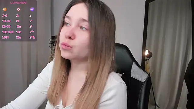 Lina Glow online show from February 8, 2026, 6:39 am