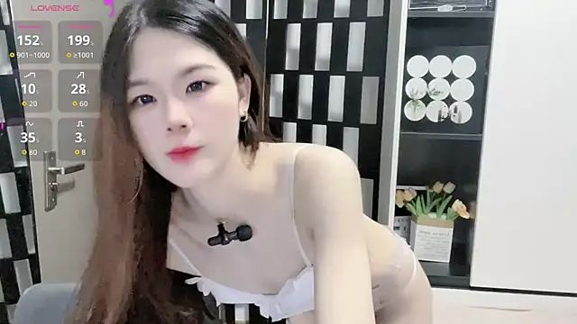 Yueyue-MM online show from September 26, 2025, 12:14 am