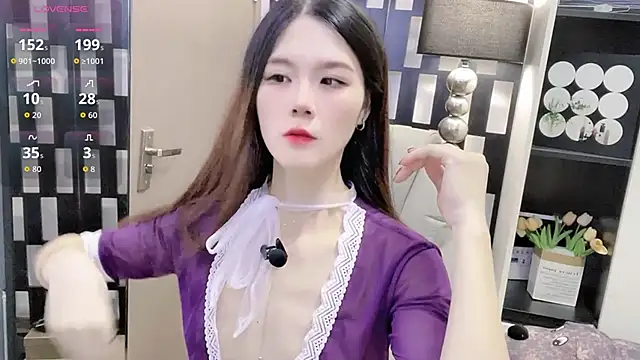 Yueyue-MM online show from November 14, 2025, 4:49 pm