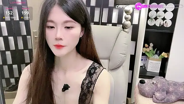 Yueyue-MM online show from April 11, 2026, 7:45 am