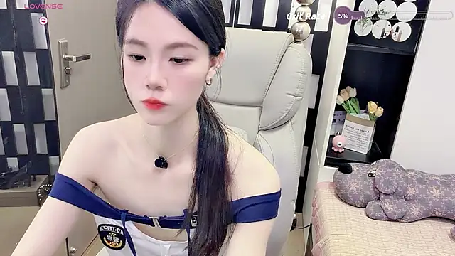 Yueyue-MM online show from May 31, 2026, 2:46 pm