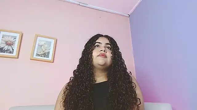 lourdes moon22 online show from September 24, 2025, 12:41 pm