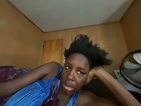 saltlightEmber online show from November 3, 2025, 6:20 pm