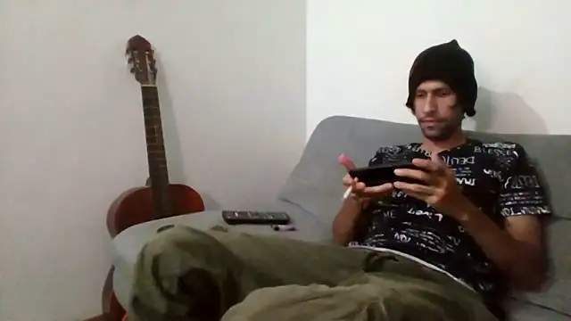 Snapshot of Alejandro92_cali chatting on June 8, 2026, 12:58 am Alejandro92 cali online show from June 8, 2026, 12:58 am