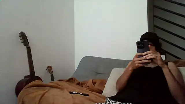 Snapshot of Alejandro92_cali chatting on July 1, 2026, 4:47 am Alejandro92 cali online show from July 1, 2026, 4:47 am