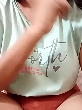 Snapshot of Kriti_Sanon_ chatting on September 12, 2025, 6:24 am Kriti Sanon online show from September 12, 2025, 6:24 am