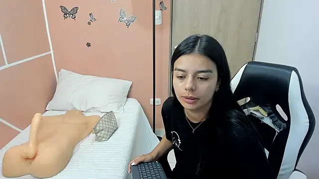 Snapshot of valerihouse chatting on March 17, 2025, 11:21 pm valerihouse online show from March 17, 2025, 11:21 pm