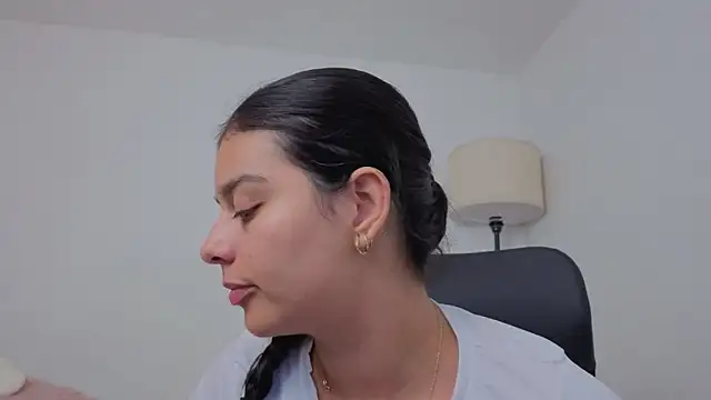 Snapshot of valerihouse chatting on October 1, 2025, 11:55 pm valerihouse online show from October 1, 2025, 11:55 pm