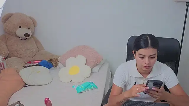 Snapshot of valerihouse chatting on October 18, 2025, 1:19 am valerihouse online show from October 18, 2025, 1:19 am