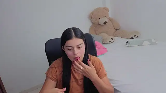 valerihouse online show from April 8, 2026, 1:27 am