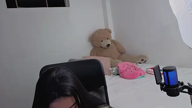 valerihouse online show from April 12, 2026, 12:48 am