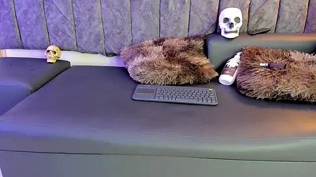 Snapshot of Rowan_Mills chatting on September 21, 2025, 8:21 pm Rowan Mills online show from September 21, 2025, 8:21 pm