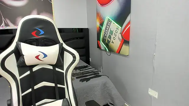 Sara Bdsm  online show from November 5, 2025, 1:22 pm