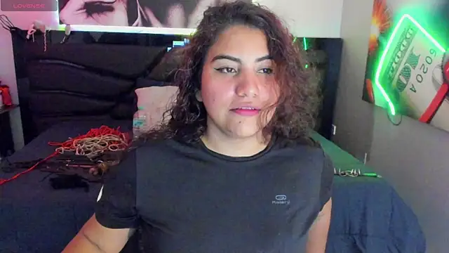 Sara Bdsm  online show from April 19, 2026, 4:17 pm