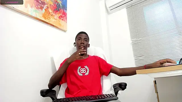 Snapshot of Alan_blacke chatting on October 25, 2025, 12:34 pm Alan blacke online show from October 25, 2025, 12:34 pm