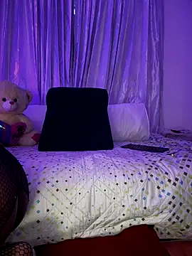 Snapshot of AmyRoss_1 chatting on November 11, 2025, 5:46 pm AmyRoss 1 online show from November 11, 2025, 5:46 pm