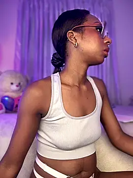 Snapshot of AmyRoss_1 chatting on November 20, 2025, 1:00 pm AmyRoss 1 online show from November 20, 2025, 1:00 pm