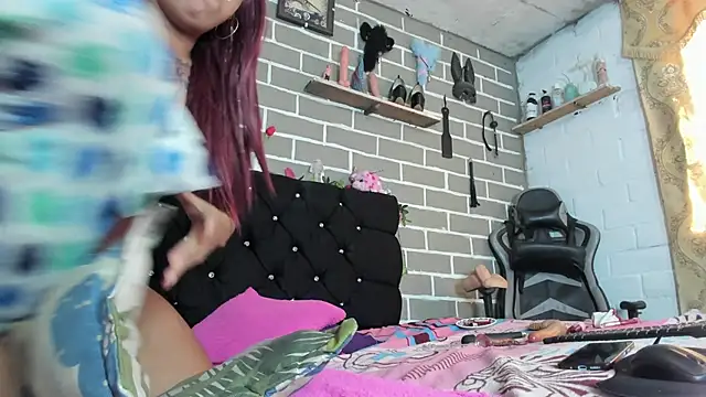 CharlotteBrowm online show from October 25, 2025, 6:13 pm