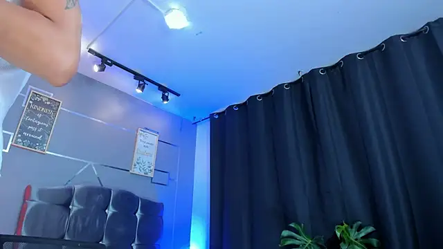 Snapshot of oliver_mr_ chatting on October 20, 2025, 8:42 pm oliver mr online show from October 20, 2025, 8:42 pm