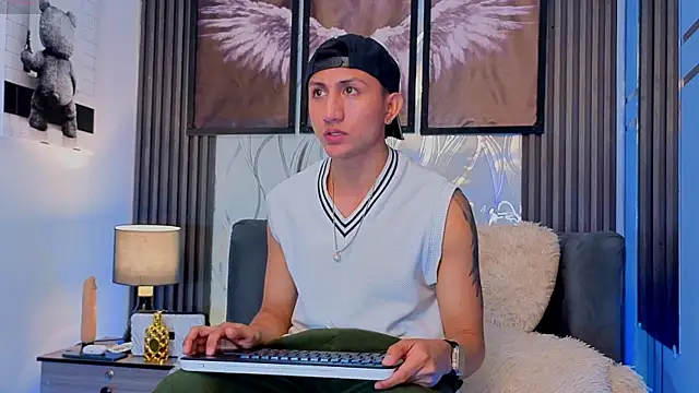 oliver mr  online show from March 31, 2026, 7:47 pm