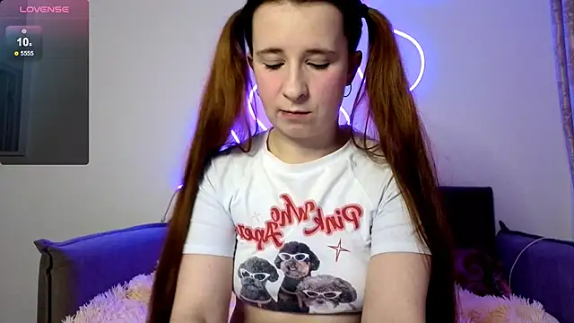  Linett  online show from November 3, 2025, 8:21 pm