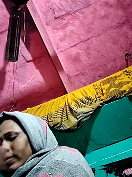 Pooja750 online show from November 9, 2025, 11:58 pm