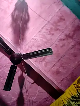 Pooja750 online show from November 26, 2025, 5:47 pm