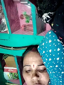 Pooja750 online show from December 5, 2025, 2:36 pm