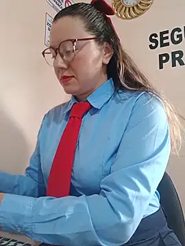 Snapshot of Hannah-colx chatting on June 5, 2026, 2:12 pm Hannah-colx online show from June 5, 2026, 2:12 pm