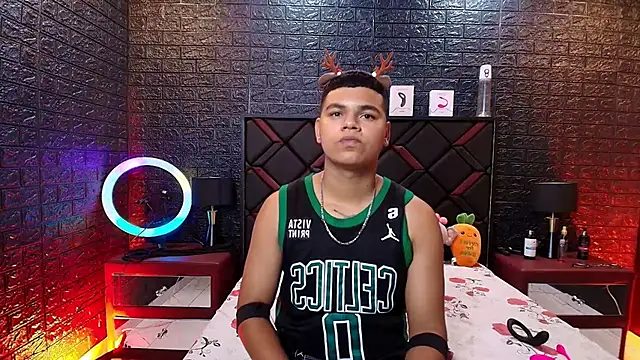 DannySamm online show from December 19, 2025, 3:46 am