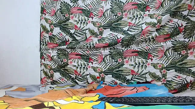 smallkarlakarla online show from January 14, 2026, 10:36 pm