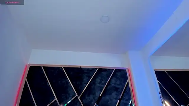 SusanaHenao online show from November 6, 2025, 6:53 pm