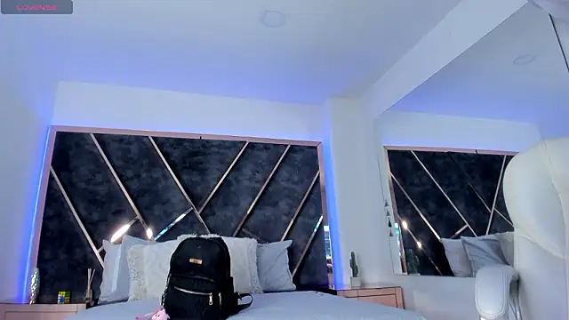 SusanaHenao online show from March 9, 2026, 5:06 pm