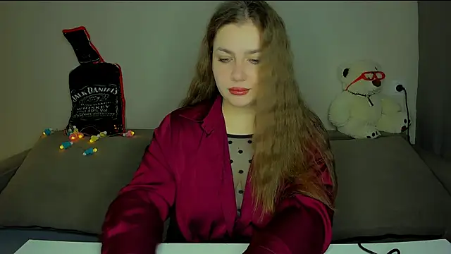 yourgem   online show from December 3, 2025, 2:41 am