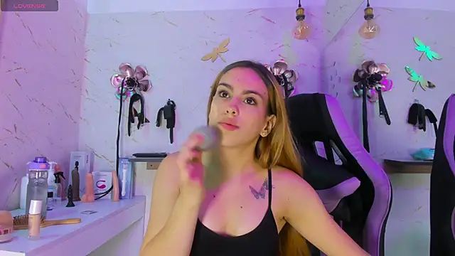 Natasha-Adams online show from April 7, 2026, 9:26 pm