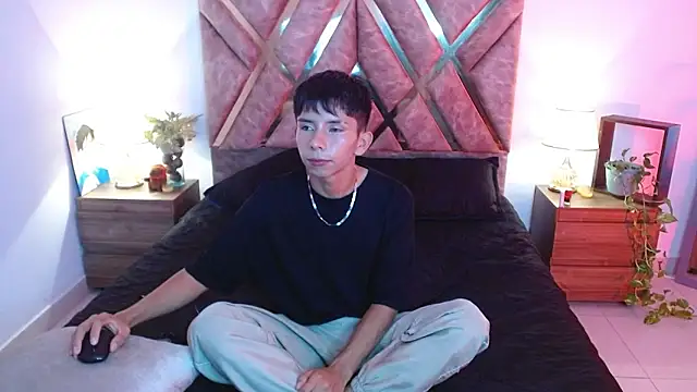 Hyunjin Son online show from September 19, 2025, 12:34 am