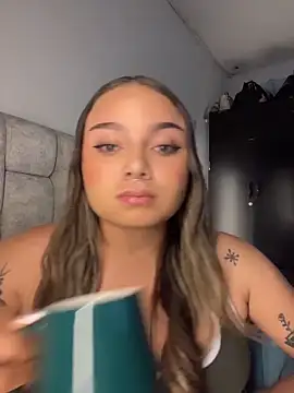 AnnyLopezzz  online show from April 13, 2026, 6:08 am