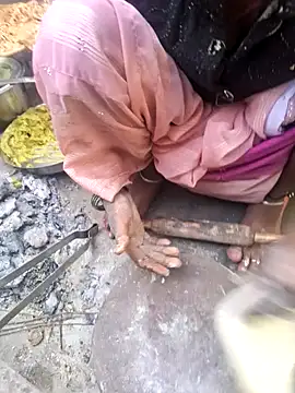 Snapshot of parmila203 chatting on February 18, 2026, 2:51 am parmila203 online show from February 18, 2026, 2:51 am