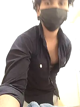 Snapshot of Goodmens5 chatting on December 2, 2025, 12:21 pm Goodmens5 online show from December 2, 2025, 12:21 pm