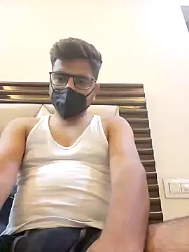 Snapshot of LoveGuruRA chatting on September 19, 2025, 7:47 pm LoveGuruRA online show from September 19, 2025, 7:47 pm