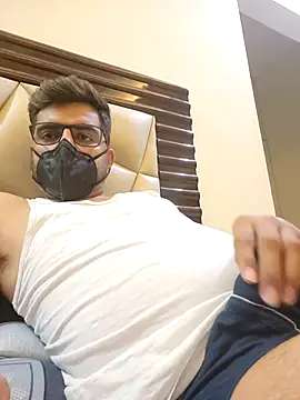 Snapshot of LoveGuruRA chatting on September 28, 2025, 6:57 pm LoveGuruRA online show from September 28, 2025, 6:57 pm