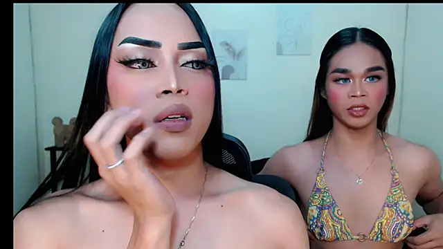 Snapshot of Lessandra_Lust chatting on September 22, 2025, 4:20 pm Lessandra Lust online show from September 22, 2025, 4:20 pm