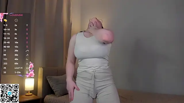 Snapshot of LakeshiaVodopich chatting on October 1, 2025, 8:42 am LakeshiaVodopich online show from October 1, 2025, 8:42 am