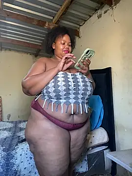 Snapshot of Curvycandy95 chatting on July 17, 2026, 7:37 am Curvycandy95 online show from July 17, 2026, 7:37 am