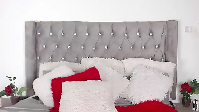 indianchic89 online show from February 1, 2025, 7:13 pm