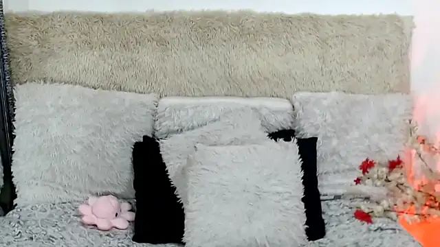 indianchic89 online show from October 24, 2025, 5:20 pm