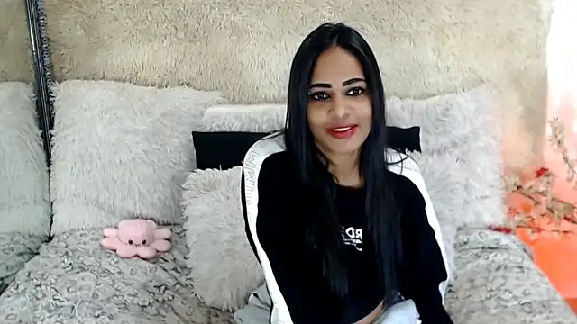 indianchic89 online show from December 14, 2025, 4:40 am