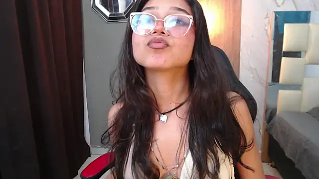 Snapshot of honeymoon_12 chatting on May 13, 2026, 3:37 am honeymoon 12 online show from May 13, 2026, 3:37 am
