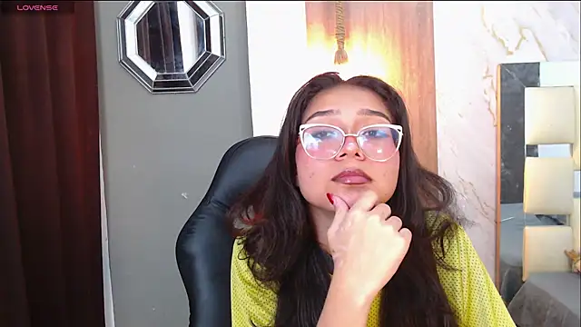 Snapshot of honeymoon_12 chatting on May 14, 2026, 5:36 am honeymoon 12 online show from May 14, 2026, 5:36 am