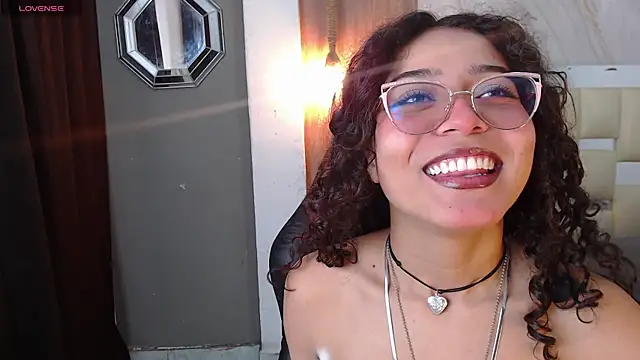 Snapshot of honeymoon_12 chatting on May 19, 2026, 7:04 am honeymoon 12 online show from May 19, 2026, 7:04 am